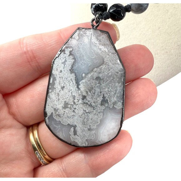 J Jill Beaded Necklace Agate Stone Pendant Gray White Black Cord Adjustable NWT - Picture 6 of 15